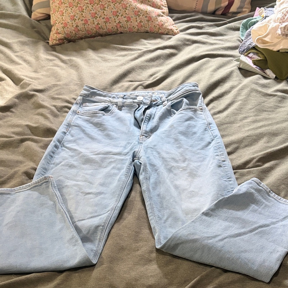 American Eagle mom straight jeans 
Size 6 short